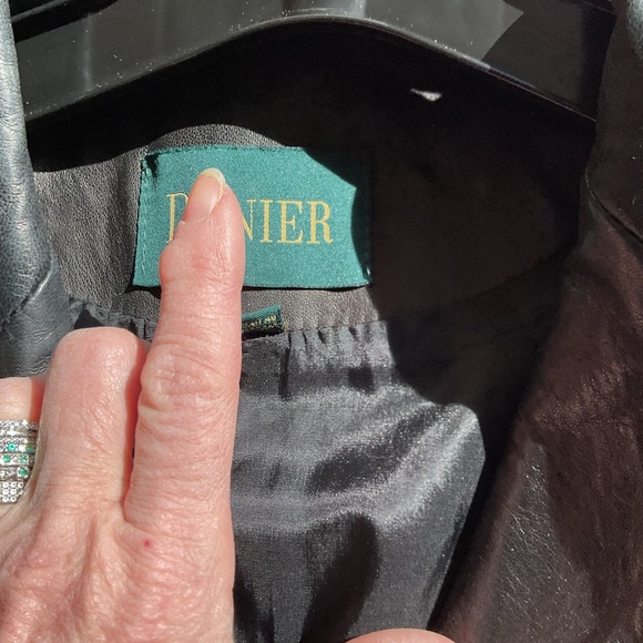 Danier Women's Black Leather Jacket Size Size S - Picture 5 of 9